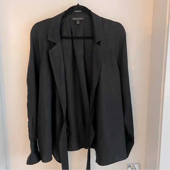 Banana Republic. Silky & flowy wrap style blouse. Size Medium. Black. NWOT. - Picture 2 of 7